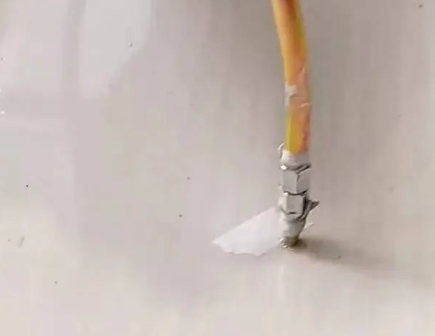 澄城瓷砖空鼓维修公司专业解答在瓷砖铺贴过程中，如果使用的砂料过粗（如全部使用了粗砂），可能会导致以下问题